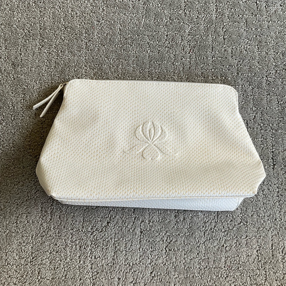 NEW Sisley Paris White Faux Leather Large Make Up Bag Cosmetic Case Gold Zipper